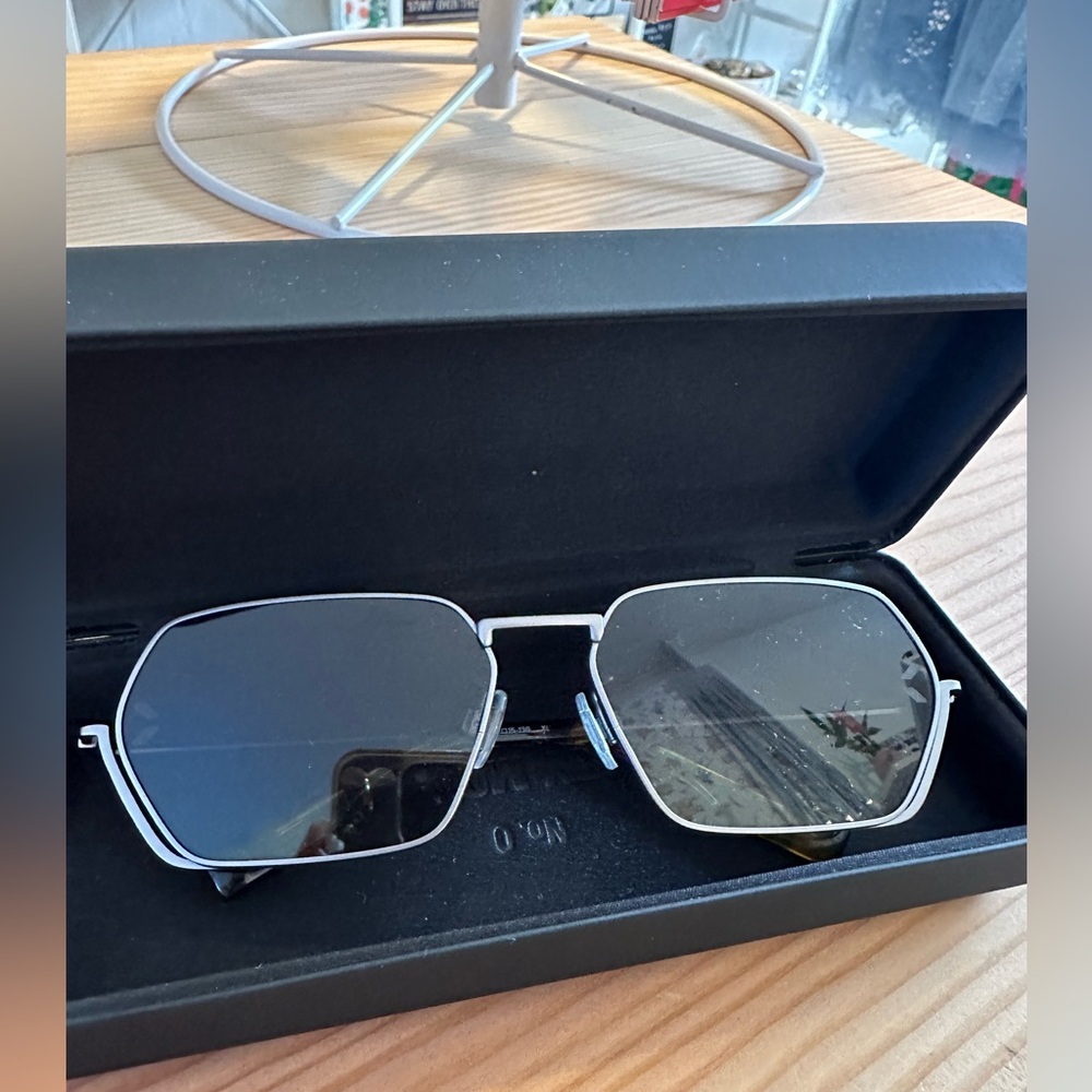 MCQ Sunglasses - Picture 5 of 5